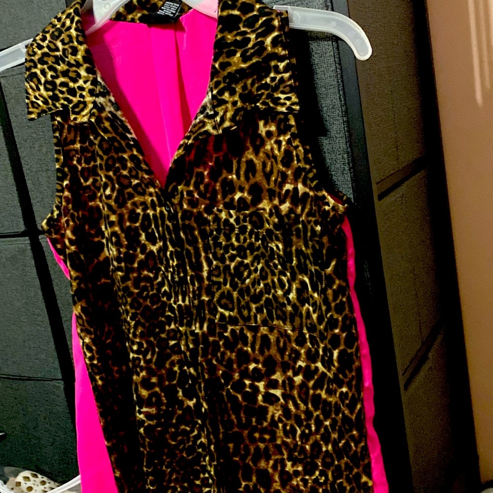 Very cute rue 21 blouse cheetah print /pink size s